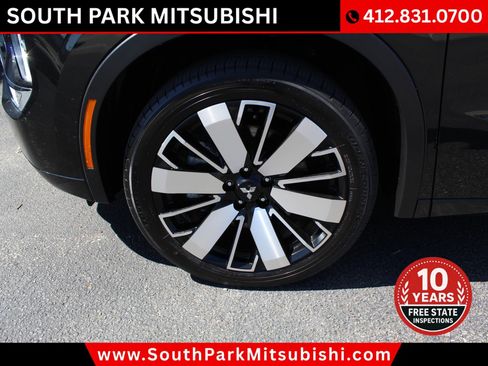 Used 2025 Mitsubishi Outlander AWD image 32