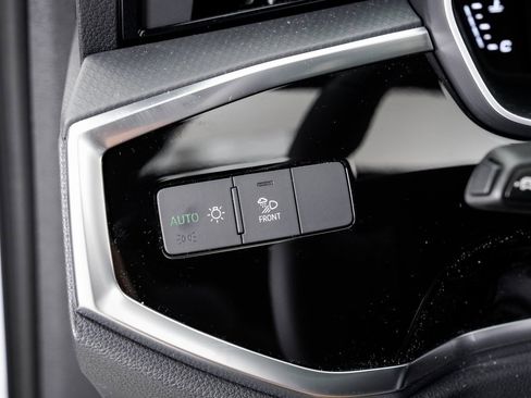 New 2025 Audi Q3 2.0T Premium image 10