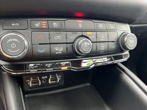 Used 2023 Dodge Durango GT image 30