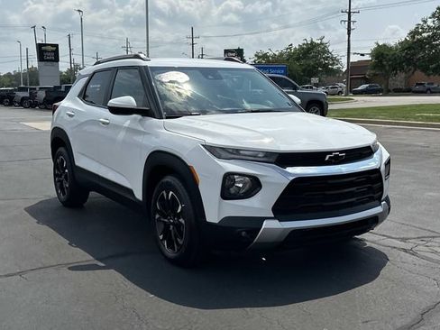 Certified 2021 Chevrolet TrailBlazer LT w/ Convenience Package FWD image 2