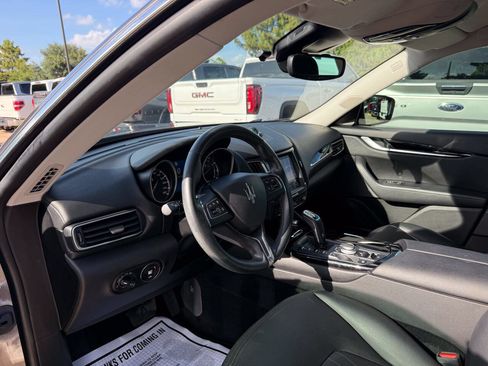Used 2019 Maserati Levante AWD/4WD image 6