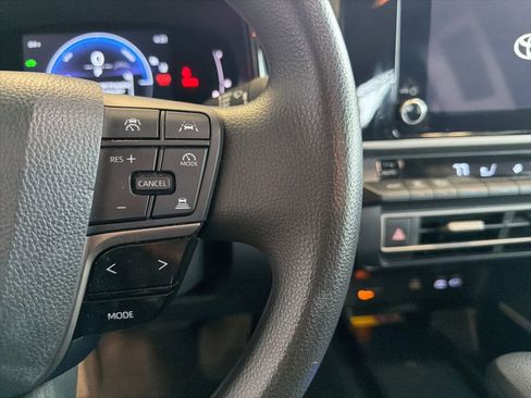 Used 2025 Toyota Camry LE FWD image 19