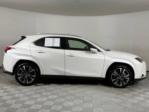 Used 2022 Lexus UX 200 w/ Premium Package FWD image 10