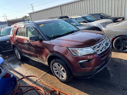 Used 2018 Ford Explorer XLT w/ Equipment Group 202A AWD/4WD image 2