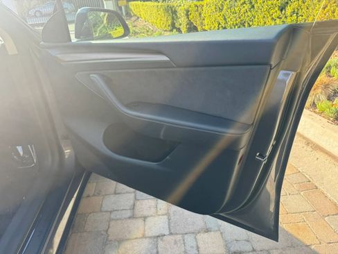 Used 2023 Tesla Model Y Long Range AWD/4WD image 27