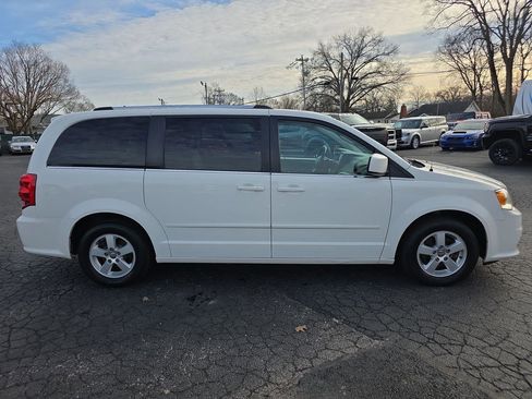 Used 2011 Dodge Grand Caravan Crew w/ Entertainment Group 1 image 21