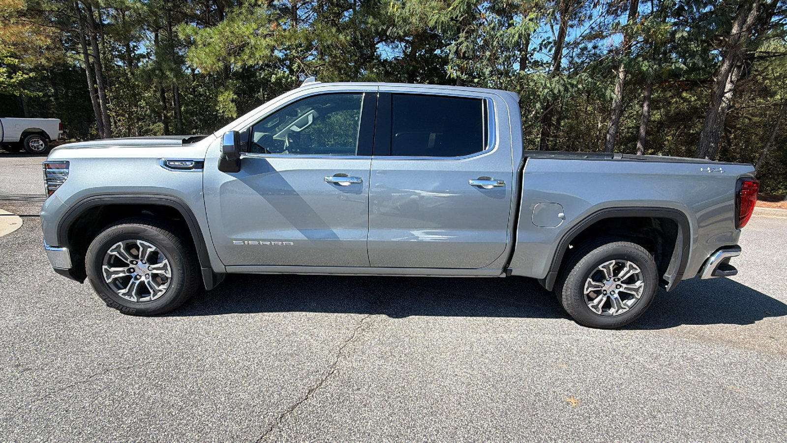 Used 2025 GMC Sierra 1500 SLT AWD/4WD image 11
