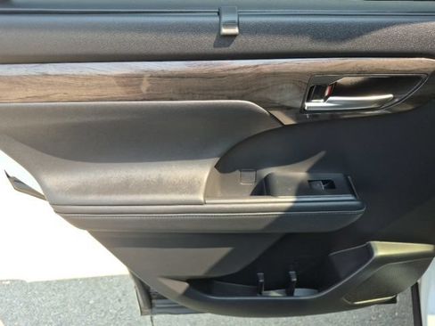 Used 2020 Toyota Highlander Platinum AWD/4WD image 13