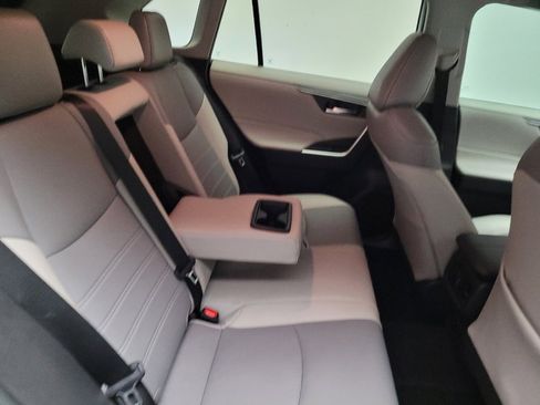Used 2020 Toyota RAV4 XLE Premium w/ Carpet Mat Package FWD image 19