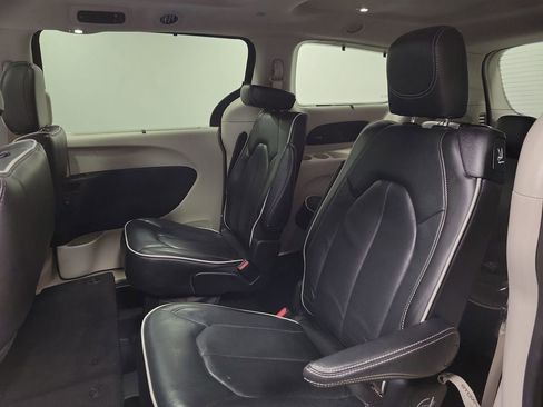 Used 2023 Chrysler Pacifica Limited FWD image 20