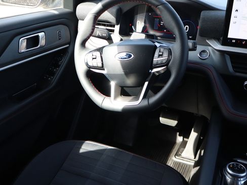 Used 2025 Ford Explorer ST-Line AWD/4WD image 9