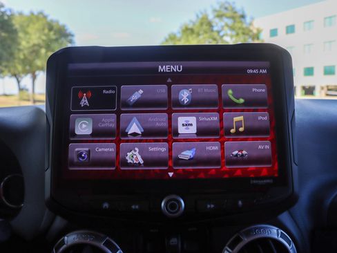 Used 2015 Jeep Wrangler Unlimited Sahara w/ Connectivity Group AWD/4WD image 32