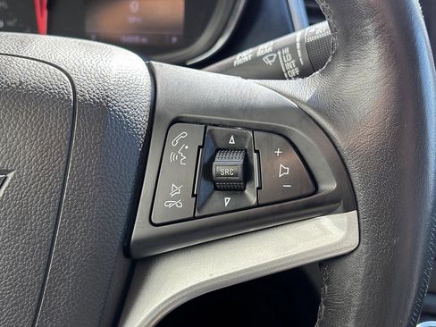 Used 2018 Chevrolet Trax LT w/ LT Convenience Package FWD image 31