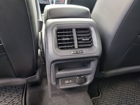Used 2023 Volkswagen Tiguan SE FWD image 12