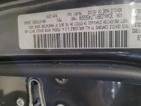 Used 2018 Jeep Compass Latitude w/ Cold Weather Group AWD/4WD image 33