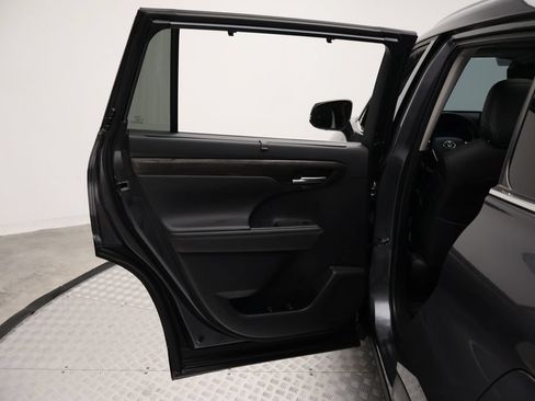 Used 2023 Toyota Highlander Platinum AWD/4WD image 21