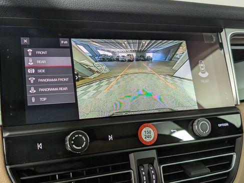 New 2026 Porsche Macan image 32