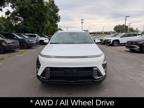 Used 2025 Hyundai Kona SEL AWD/4WD image 8