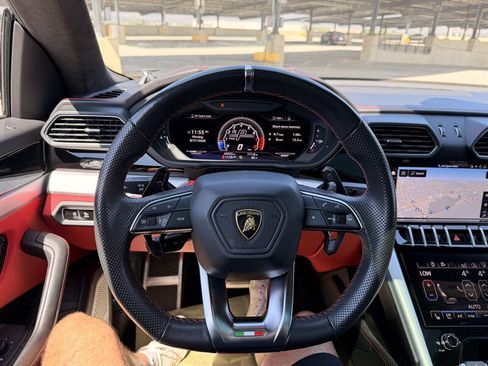 Used 2021 Lamborghini Urus AWD/4WD image 40