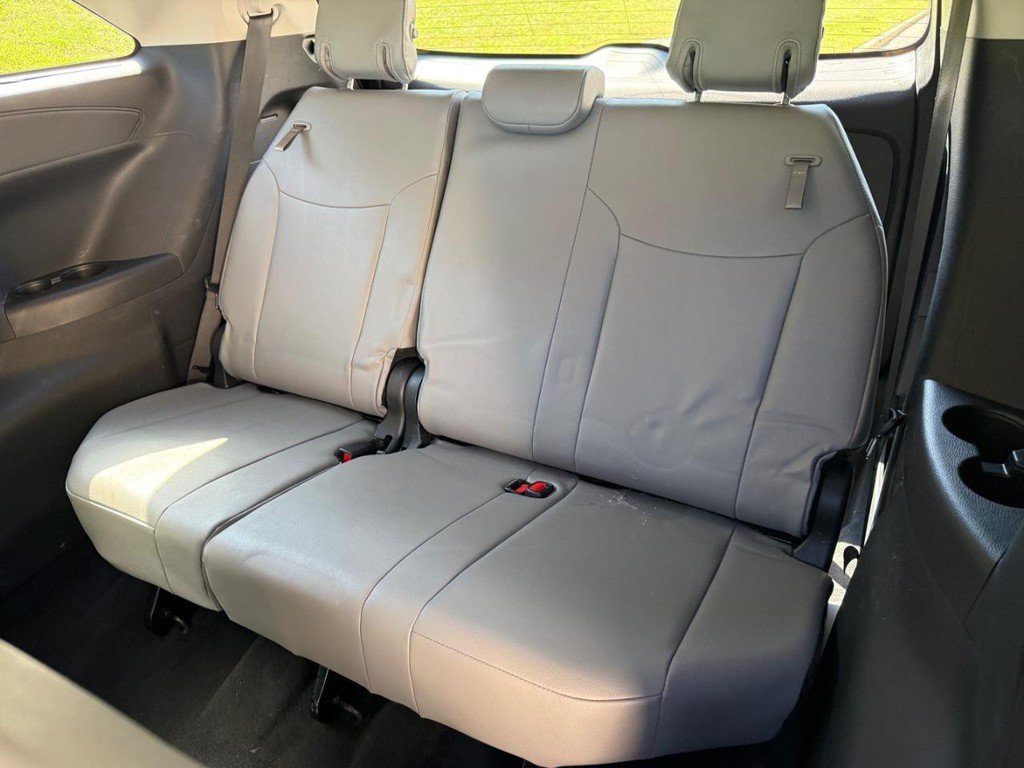 Certified 2026 Toyota Sienna XLE FWD image 9
