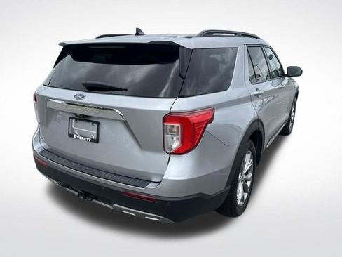 Used 2022 Ford Explorer XLT w/ Equipment Group 202A RWD image 9