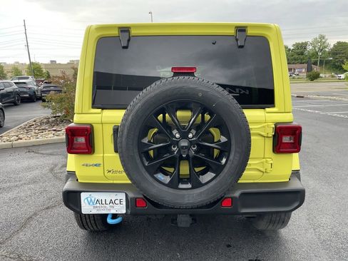 Used 2023 Jeep Wrangler Unlimited Sahara w/ Cold Weather Group AWD/4WD image 5