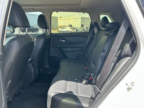 Used 2024 Nissan Rogue SV w/ SV Premium Package image 13