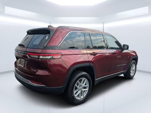 Used 2023 Jeep Grand Cherokee Laredo RWD image 3