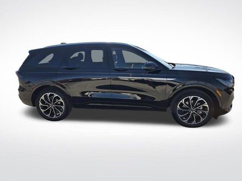 New 2026 Lincoln Nautilus Reserve image 2