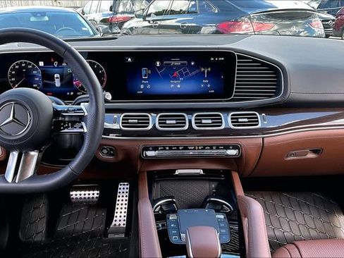 Certified 2025 Mercedes-Benz GLS 580 4MATIC image 9