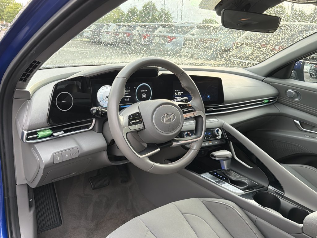 Used 2025 Hyundai Elantra SEL FWD image 9