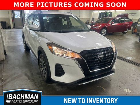 Used 2023 Nissan Kicks SV FWD image 1