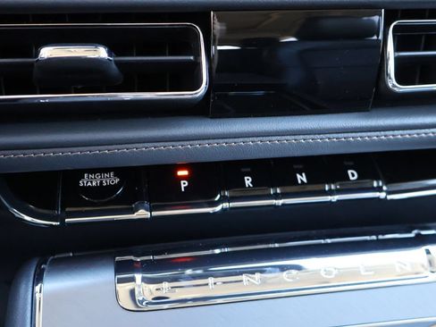 Used 2025 Lincoln Aviator AWD image 24