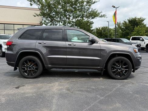 Used 2020 Jeep Grand Cherokee Altitude AWD/4WD image 9
