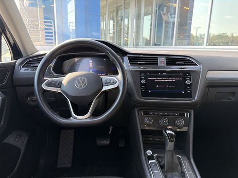 Used 2024 Volkswagen Tiguan SE FWD image 17