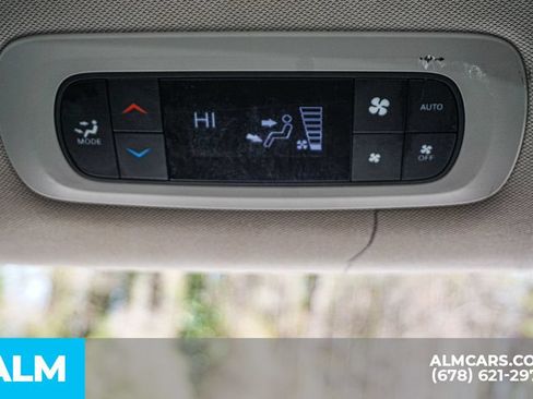 Used 2024 Chrysler Pacifica Touring-L FWD image 36