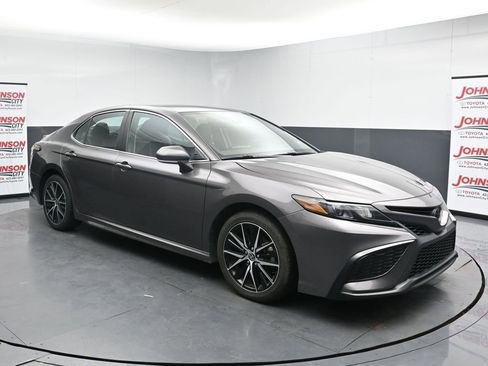 Used 2023 Toyota Camry SE FWD image 2