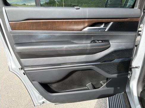 Used 2023 Jeep Grand Wagoneer Series II AWD/4WD image 44