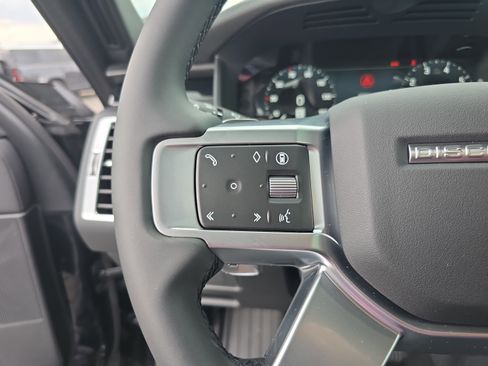 Certified 2025 Land Rover Discovery S image 35