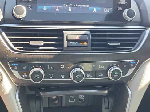 Used 2021 Honda Accord Touring image 13