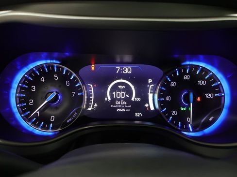 Used 2023 Chrysler Pacifica Touring-L w/ Uconnect Theater Family Group image 40