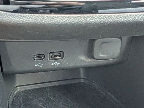 Used 2024 Buick Envista Sport Touring image 25