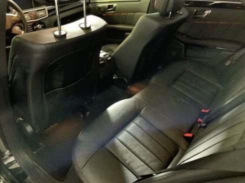 Used 2011 Mercedes-Benz E 550 4MATIC Sedan image 29