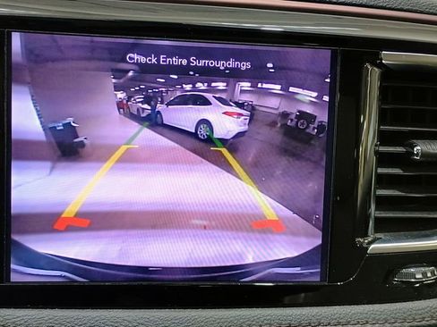 Used 2020 Chrysler Pacifica Limited image 19