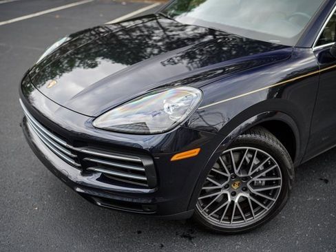 Used 2022 Porsche Cayenne image 2
