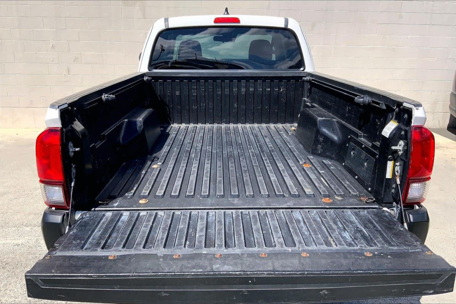 Used 2022 Toyota Tacoma SR RWD image 18