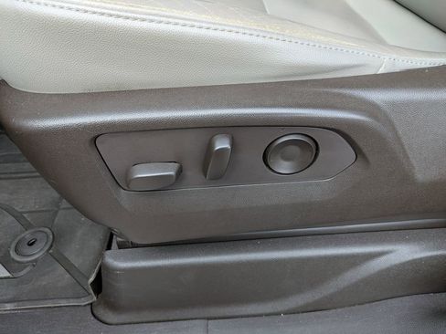 Used 2021 Chevrolet Tahoe Z71 w/ Z71 Signature Package image 16