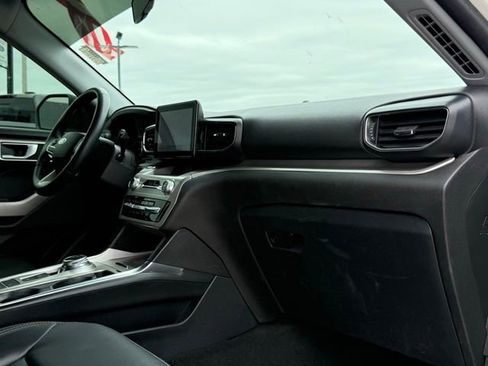 Used 2022 Ford Explorer XLT w/ Equipment Group 202A image 13