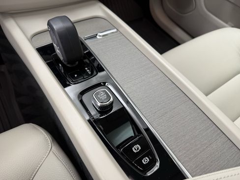 Used 2023 Volvo XC60 B5 Plus w/ Climate Package image 21