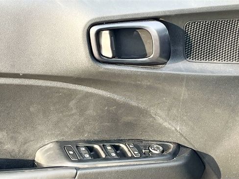Used 2025 Hyundai Venue Limited FWD image 18